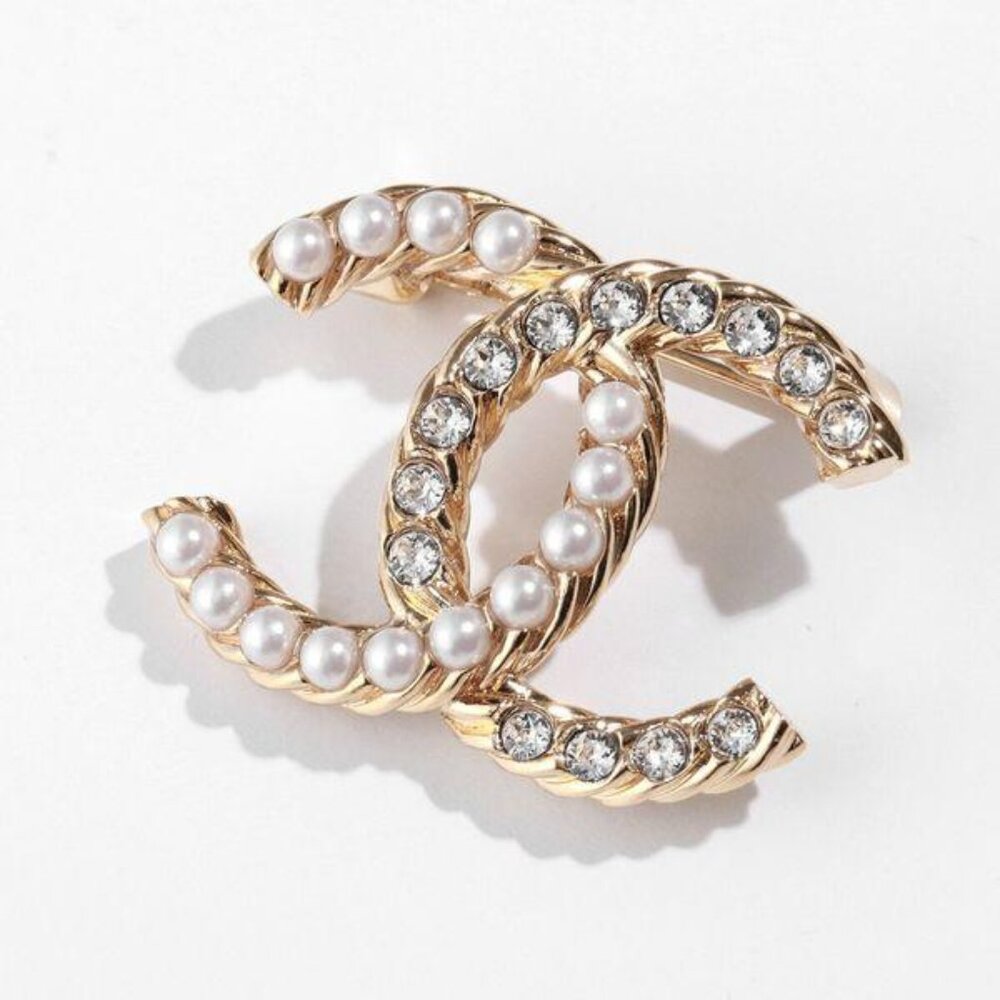 CHANEL CC LOGO PEARL BROOCH ABB082-B13275-NP251